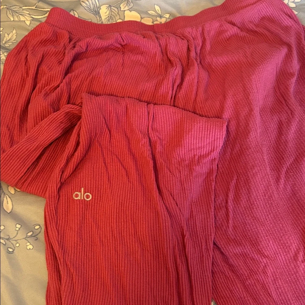 ALO Yoga Raspberry Ribbed Pants - Picture 3 of 4